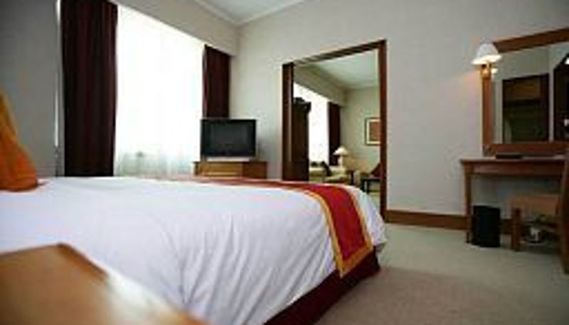 Suite - Menara Peninsula Hotel Jakarta