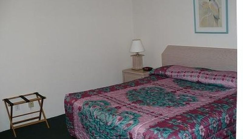 Business center - Bay Way Inn