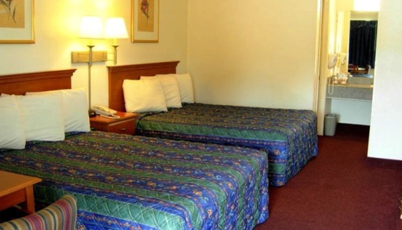 Room - Country Hearth Inn Madison