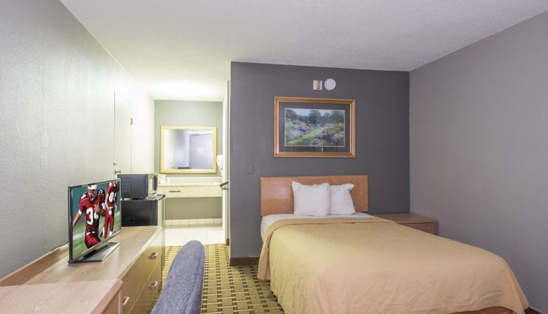 Camera - OYO Hotel Phenix City Central