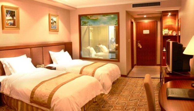 Info - HOLIDAY INN TRIUMPHAL