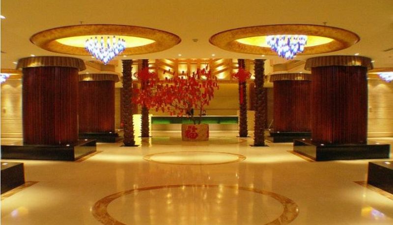 Area esterna dell'hotel - Fuxin Yintong Crowne Plaza Hotel
