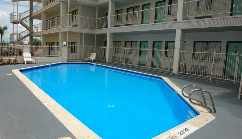 Piscina - Americas Best Value Inn & Suites Humble