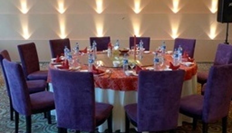 Breakfast room within the restaurant - Hei He International Hotel