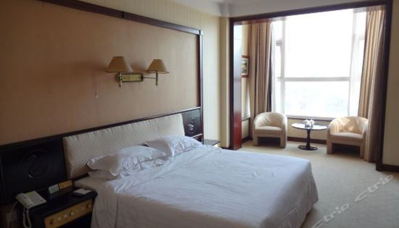 Camera business - Swan Lake Spring Holiday Hotel