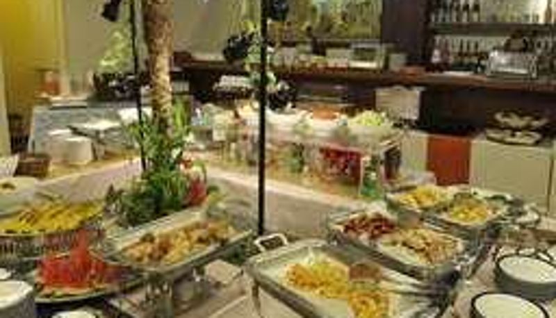 Frühstücksraum innerhalb des Restaurants - Hotel Granview Ishigaki