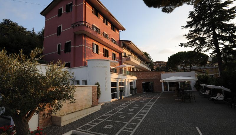 Zona exterior del hotel - ALBERGO LA PACE