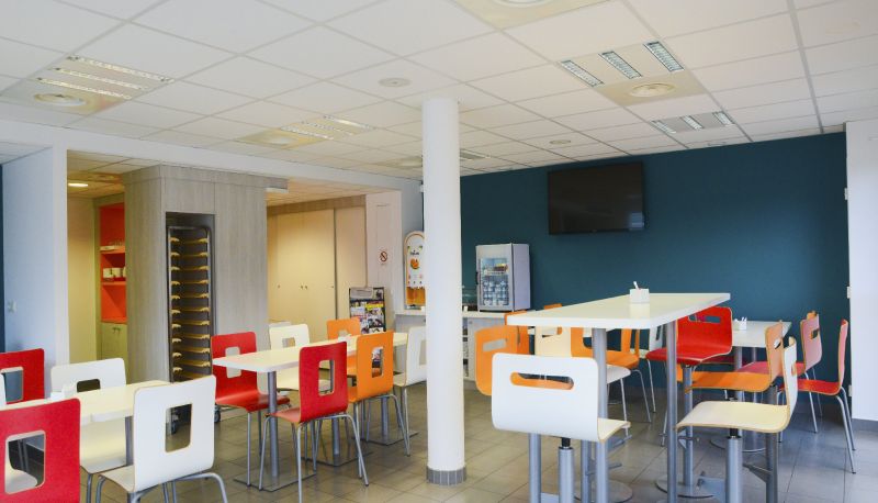 Sala de desayunos - Kyriad ROUEN SUD - Val de Reuil Val de Reuil