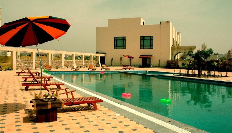 Piscina - Cambay Resort