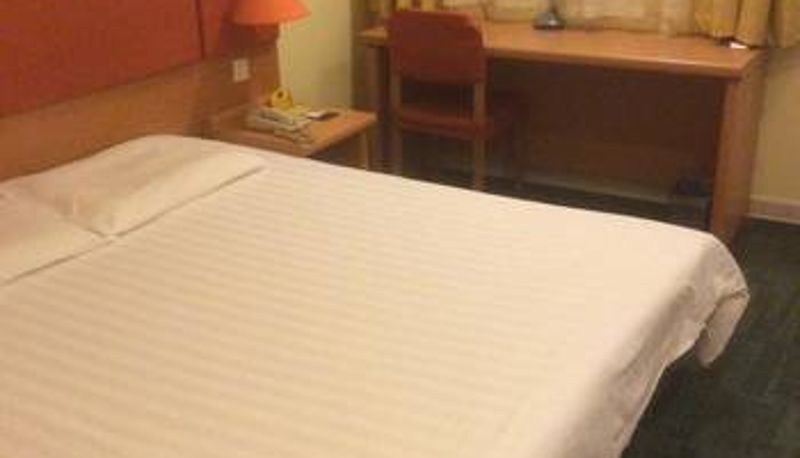 Habitación - Home Inn Hotel