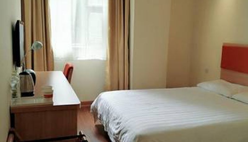 Zimmer - Home Inn · Neo (Chongqing Shapingba Railway Station Pedestrian Street Store)