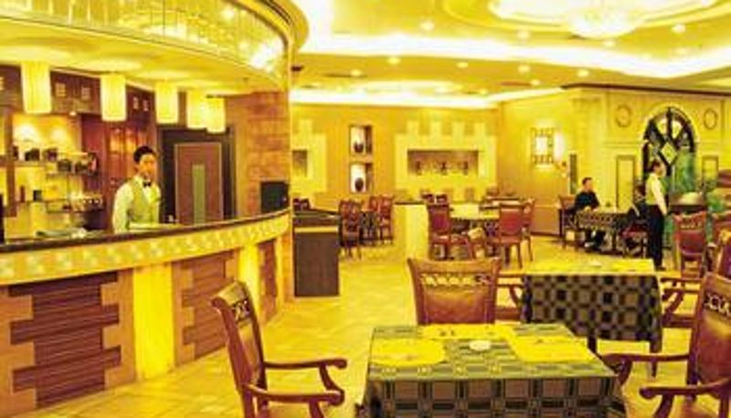 Sala de desayunos dentro del restaurante - Huatian Jinye Hotel