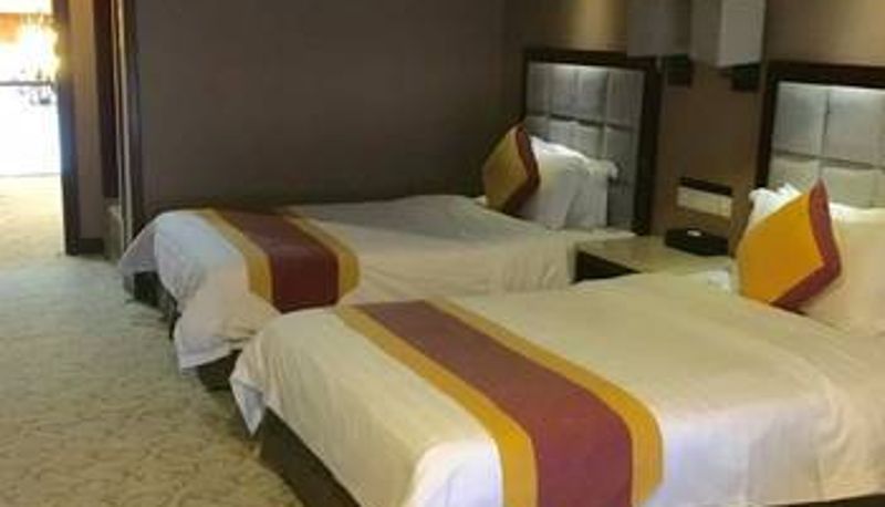 Room - Sky Mall Hotel