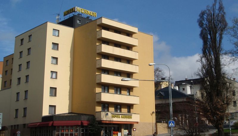 Buitenruimte van het hotel - Hotel Merkur