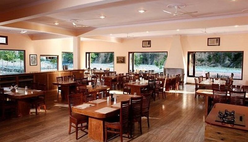 Restauracja - Corbett Riverside Resort