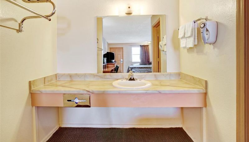 Zimmer - Knights Inn Anadarko