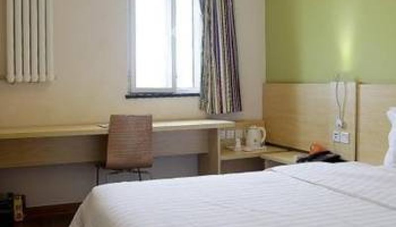 Room - 7 Days Hotel