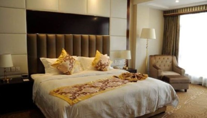 Camera business - Huangjue Jinting Hotel