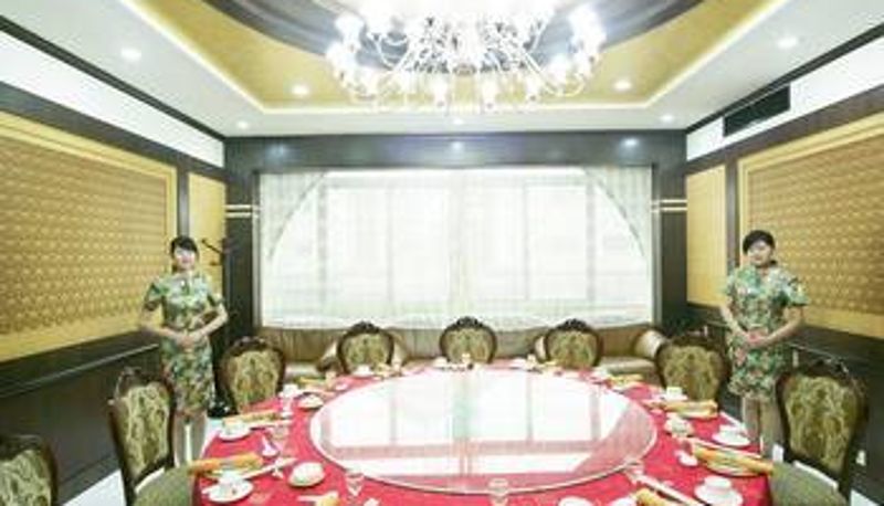Sala prima colazione all'interno del ristorante - 龙口汇丰俱乐部酒店