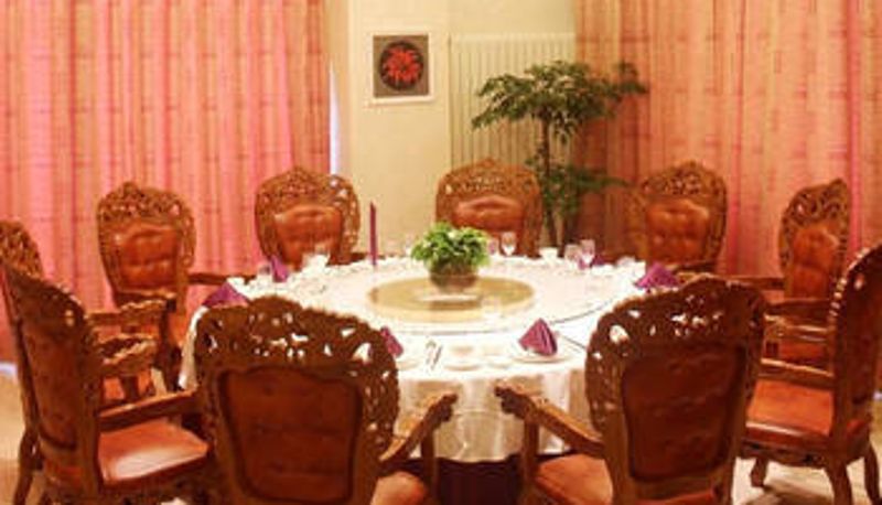 Ontbijtzaal in het restaurant - 鄂尔多斯北国之恋酒店