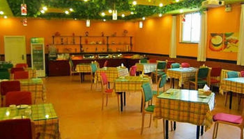 Sala prima colazione all'interno del ristorante - Home Inn (Panjin Bus Station Store)