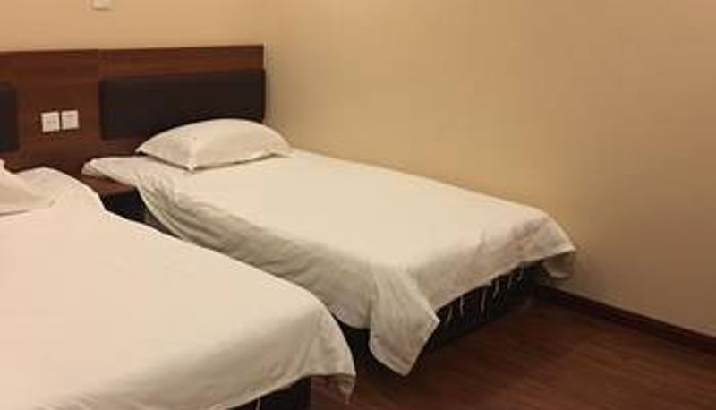 Zimmer - Yijia Holiday Inn (Liuyuan Subway Station Store)