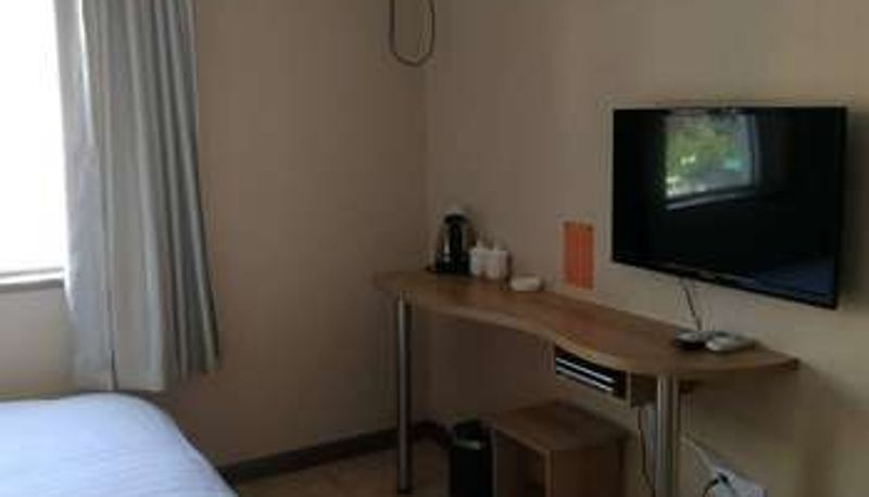 Zimmer - Yijia Holiday Inn (Liuyuan Subway Station Store)