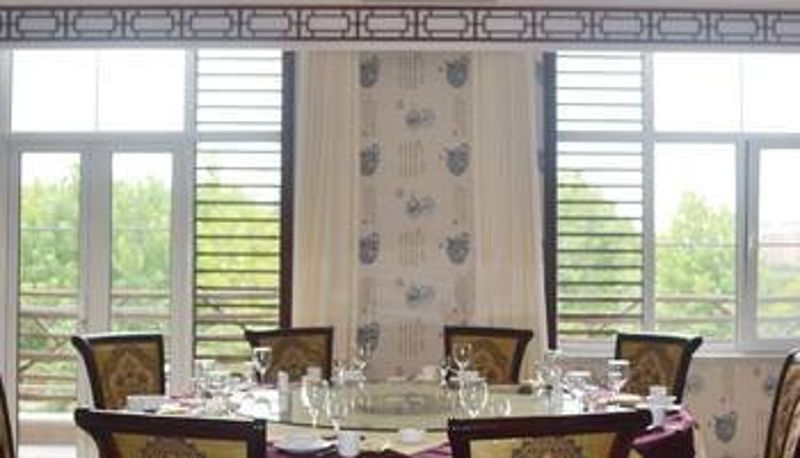 Sala de desayunos dentro del restaurante - NEU International Hotel