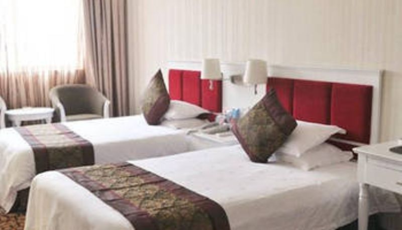 Kamer - First Time Chain Hotel (Hundred Island Love Jade Store)