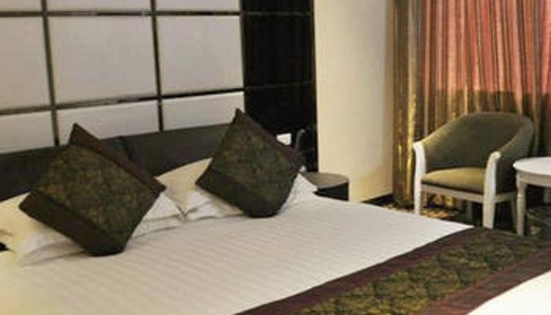 Zimmer - First Time Chain Hotel (Hundred Island Love Jade Store)