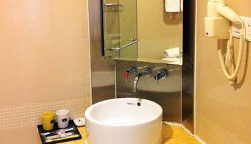 Zimmer - Home Inn · Neo (Yihua International Plaza Branch of Yunfu Bus Station)