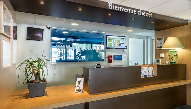 Rezeption - B&B HOTEL Cannes La Bocca Plage 3 étoiles