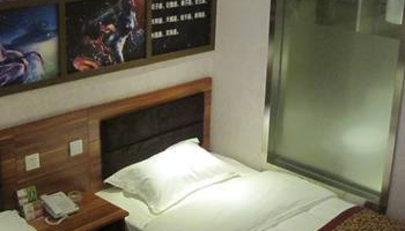 Chambre - To Youth Holiday Hotel (Department Store Railway Station Store)