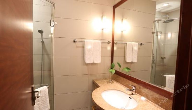 Business room - Oriental International Hotel