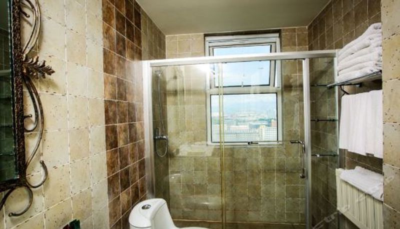 Tripla - Qinhuang International Apartment