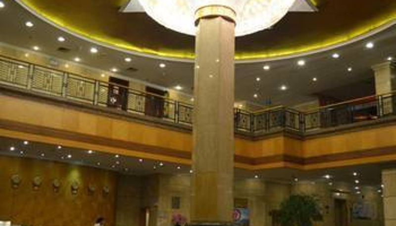 Hall - Waldorf Hotel