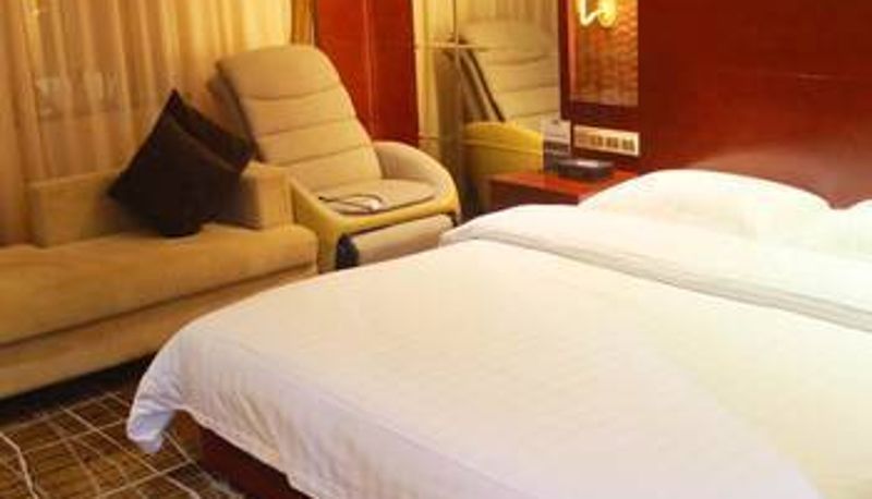 Room - Waldorf Hotel