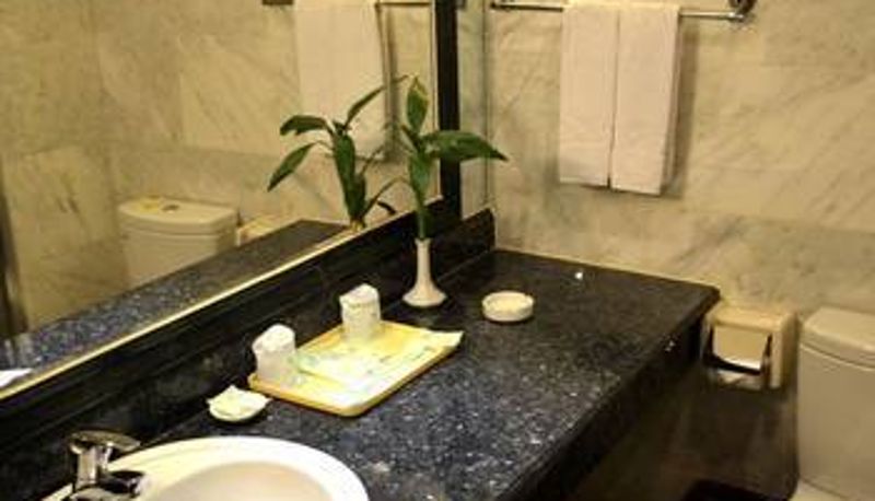Room - Waldorf Hotel