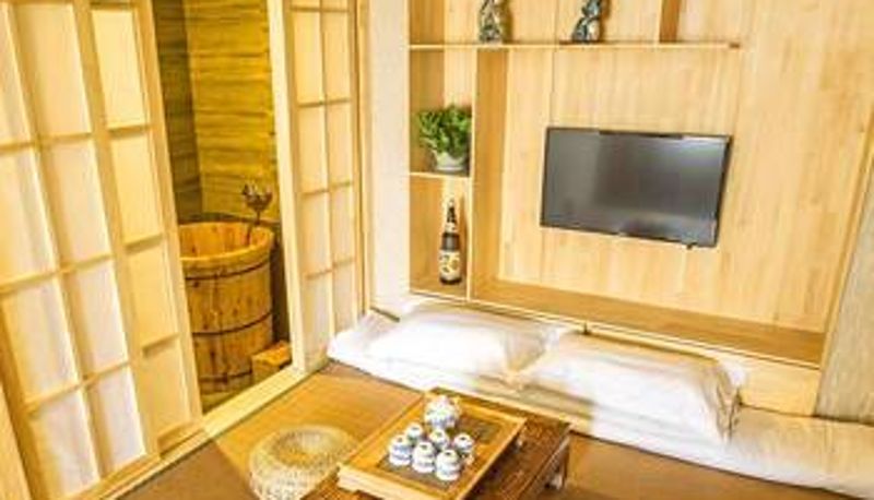 Camera - Moonlight Lily Boutique Hot Spring Hotel (Yalu River Bridge Branch)