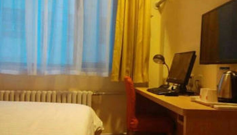 Zimmer - Home Inn (Hohhot Railway Station Square Subway Station Store)