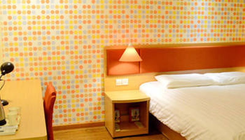Zimmer - Home Inn · Neo (Zhuji High speed Railway Station Baolong Square Branch)