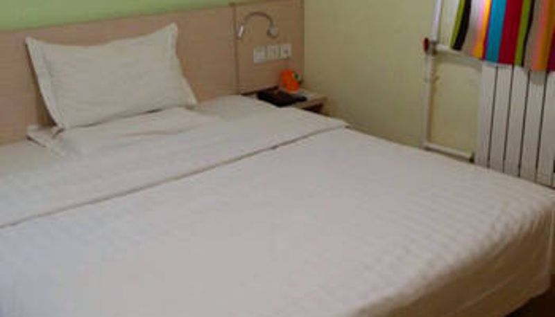 Room - 7 Days Inn