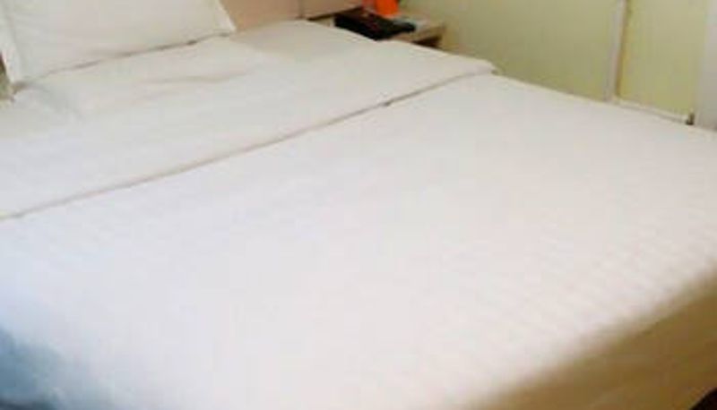 Room - 7 Days Inn