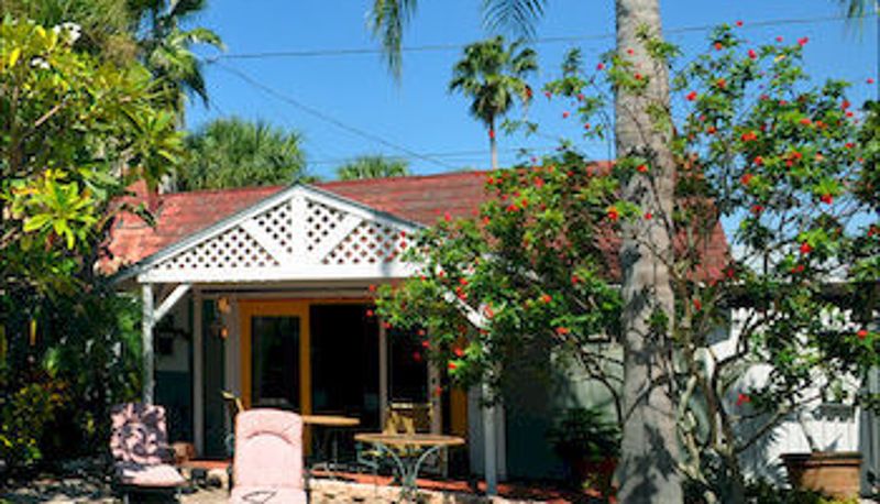 Taras - Sea Breeze Manor Bed & Breakfast