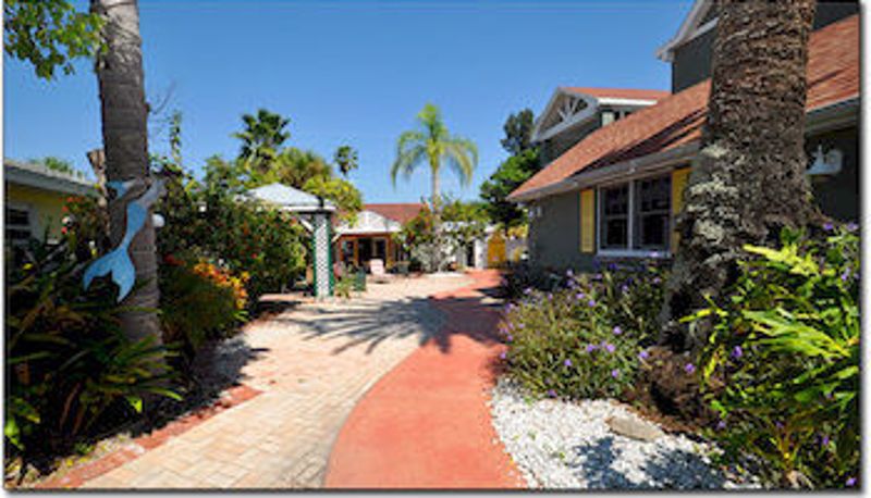 Taras - Sea Breeze Manor Bed & Breakfast