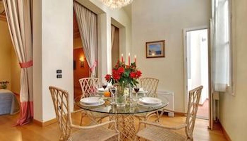 Información - Orlando Palace Apartments