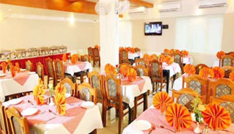 Frühstücksraum innerhalb des Restaurants - Geethu International