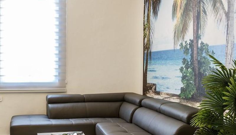 Salón - The Sea Apartments Tel Aviv by different locations
