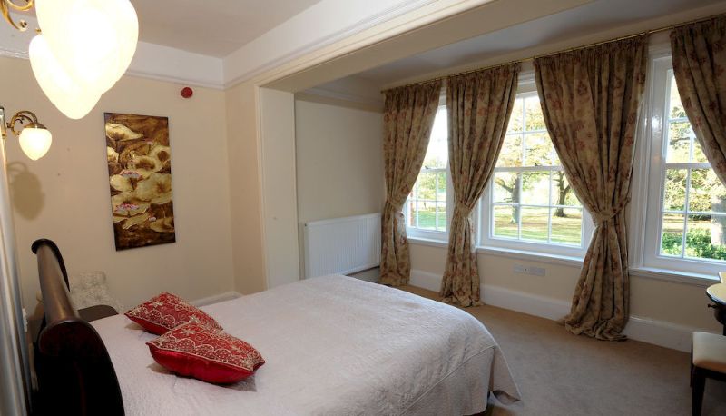 Camera standard - Dower House