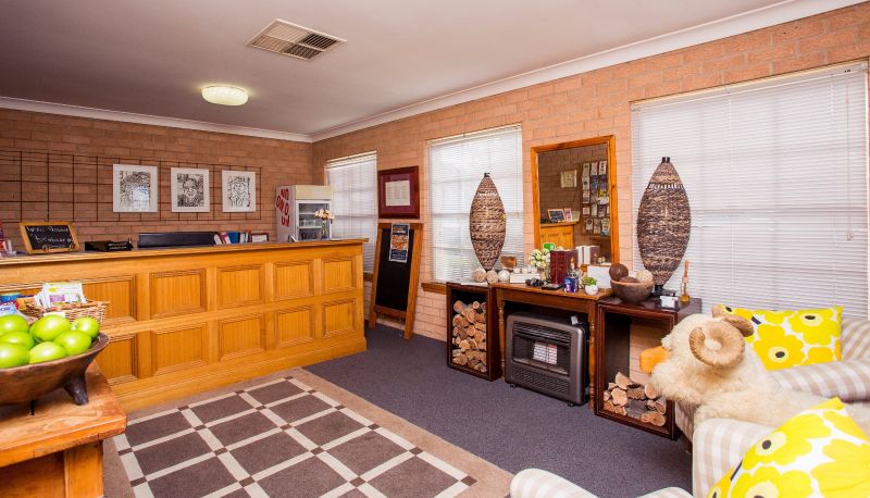 Reception - Golden chain Aalana Motor Inn Cowra